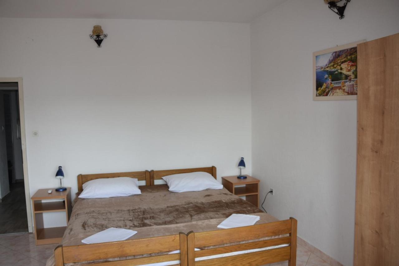 Bed and Breakfast Delfin Starigrad Paklenica Exteriér fotografie